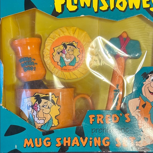 The Flintstones Fred's Prehistoric Mug Shaving Set - Picture 2 of 5
